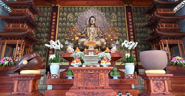 Với kiến trúc truyền thống và các tượng Phật đẹp mắt, chùa Diệu Giác thu hút đông đảo du khách