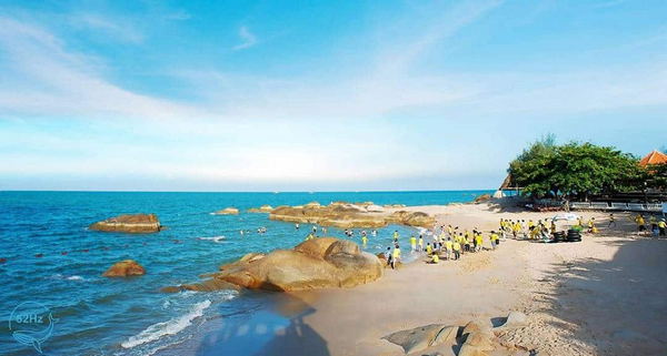 Bãi biển Long Hải nổi tiếng với bãi cát mịn màng và sạch sẽ.