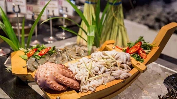 Buffet ALÔ là một địa chỉ buffet hải sản tại Vũng Tàu với giá rẻ và chất lượng nổi tiếng với không gian thoải mái, sạch sẽ, và rộng rãi