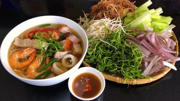 Bún mắm Vũng Tàu là một món ăn truyền thống nổi tiếng của thành phố biển Vũng Tàu 