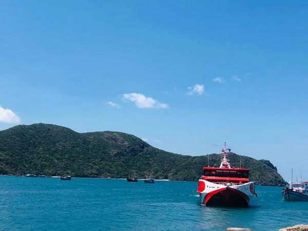 Việc đi tàu từ Vũng Tàu tới Đảo Côn Sơn mất ít nhất 11-12 tiếng