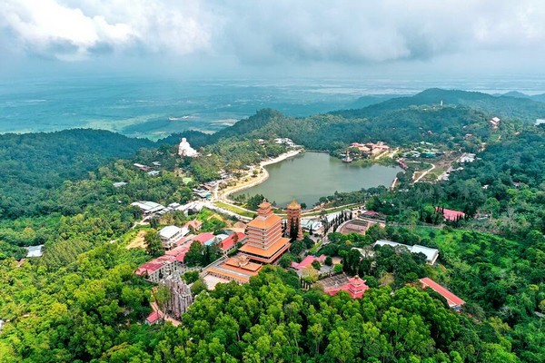 Vị trí địa lý Vũng Tàu là một tỉnh ven biển với vị trí địa lý đặc biệt