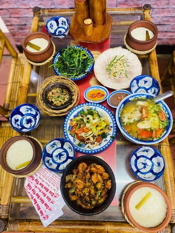 Quán ăn trưa ở Vũng Tàu này chuyên phục vụ các món ăn dân dã