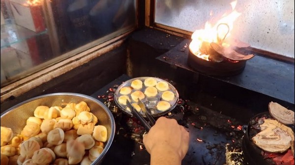 Bánh Kẹp Gốc Cột Điện đã trở thành một món ăn thân thuộc với nhiều người và ngày càng được lòng mọi thực khách