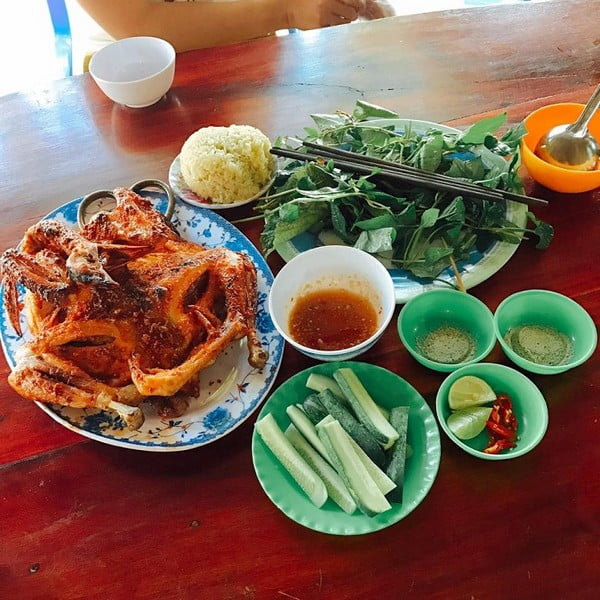 Quán nhậu Long Sơn có thực đơn đa dạng các món ăn hấp dẫn