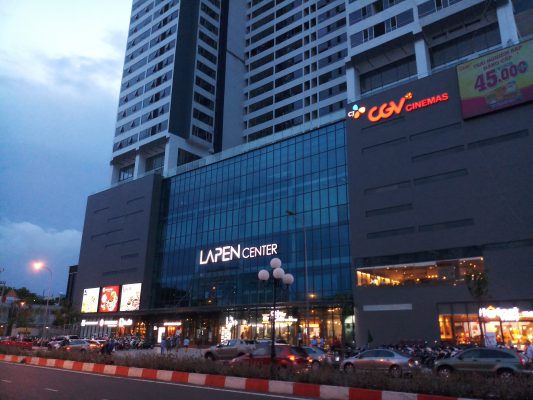 Lapen Center không chỉ là một trung tâm thương mại mà còn là biểu tượng của sự sang trọng và hiện đại tại Vũng Tàu.