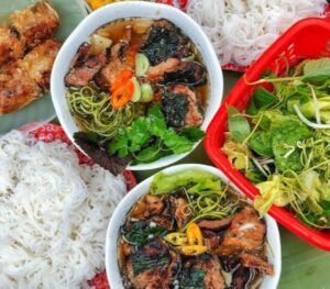 Quán Bún Chả Que Tre nổi tiếng với món bún chả que tre hấp dẫn