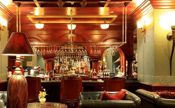 Quầy Bar đầy sanh chảnh cho những vị khách muốn thưởng thức rượu