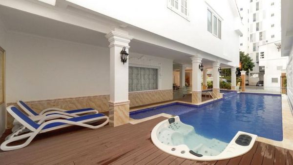 Khách sạn Annata Beach Hotel nổi bật với không gian trang nhã, bắt mắt và view biển đẹp