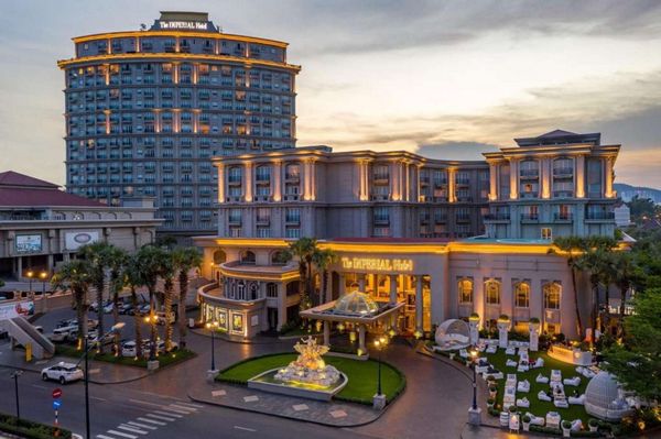 The Imperial Hotel, khách sạn 5 sao nằm tại Bãi Sau Vũng Tàu, mang đến trải nghiệm nghỉ dưỡng đẳng cấp với kiến trúc Châu Âu