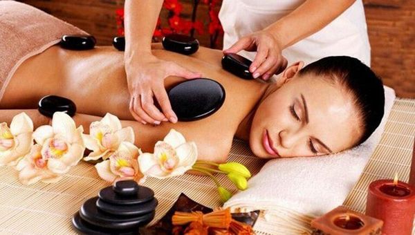 Tại Lux Spa, bạn sẽ được cung cấp các dịch vụ massage thư giãn chất lượng theo liệu trình cải thiện sức khỏe.