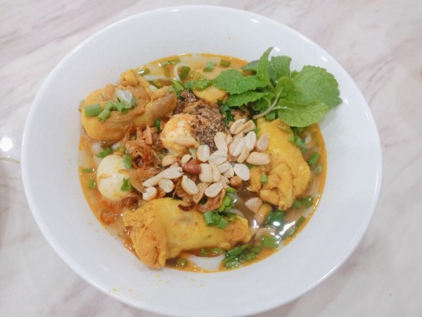 Mì Quảng Sơn Trà là một quán ăn đặc sản Đà Nẵng nổi tiếng tại Vũng Tàu