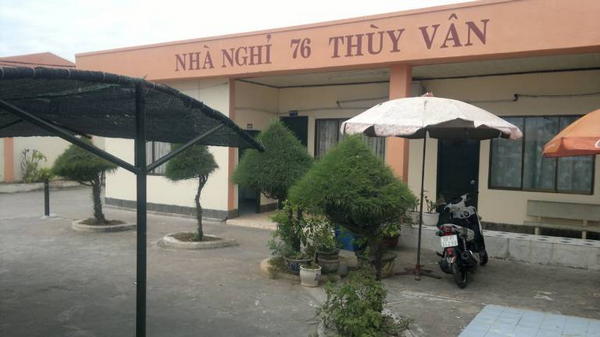 Nhà nghỉ 76 Thùy Vân nằm ngay mặt tiền đường lớn, tạo điều kiện thuận lợi cho du khách trong việc di chuyển