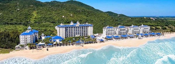 Lan Rừng Resort Phước Hải là một "Santorini thu nhỏ tại Việt Nam" với kiến trúc theo phong cách Địa Trung Hải