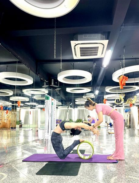 Học viên tại Sri Yoga được hướng dẫn một cách kỹ càng và chuyên nghiệp, giúp người mới tham gia nhanh chóng thích nghi